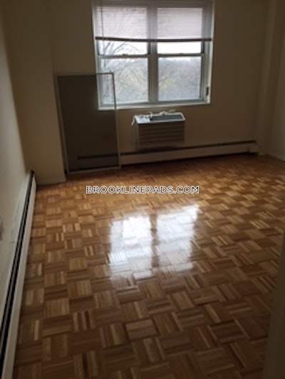 Brookline 3 Beds 1.5 Baths  Boston University - $5,300 50% Fee