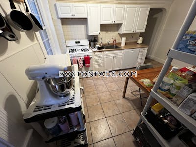 Brookline 3 Beds 1 Bath  Boston University - $4,900 No Fee