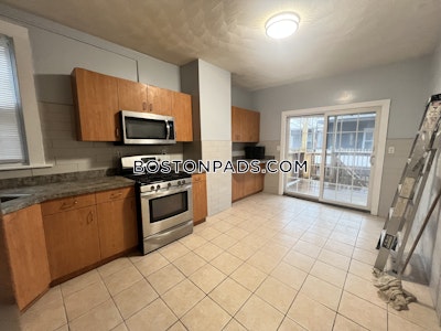 East Boston Renovated 2 bed 2 bath Available NOW on Morris St in East Boston!! Boston - $3,100