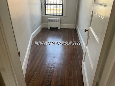 Brookline 2 Bed 1 Bath BROOKLINE  Beaconsfield - $4,595