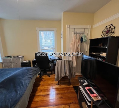 Somerville 3 Bed 1 Bath SOMERVILLE  Porter Square - $3,900