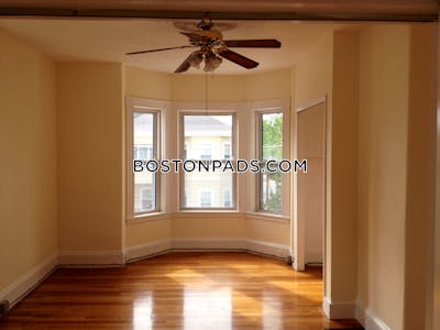 Medford 3 Beds 1 Bath  Tufts - $3,000