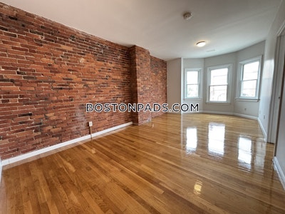 Somerville Winter Hill 2BD/1BA Apartment  Winter Hill - $3,100 No Fee