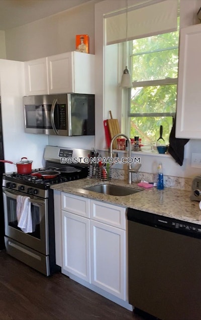 East Boston 2.5 Beds 1 Bath Boston - $2,850 No Fee