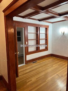 Medford 2.5 Beds 2 Baths  Tufts - $3,200 No Fee