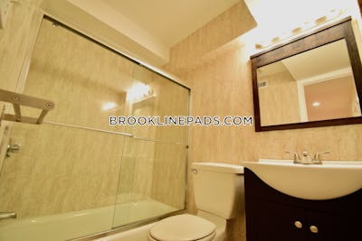 Brookline /3 Beds 2 Baths  Boston University - $4,900 No Fee
