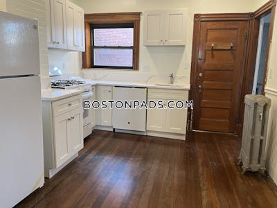 Brookline 3 Beds 1 Bath  Beaconsfield - $4,995