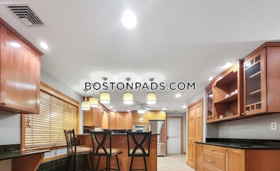 Everett 3 Beds 1 Bath - $3,295 No Fee