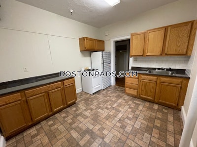 Brighton Deal Alert! Spacious 1 bed 1 Bath apartment in Comm Ave Boston - $2,325 50% Fee