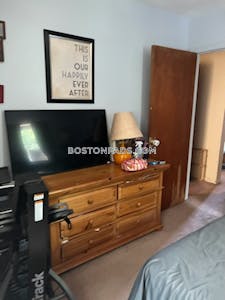 Newton 2 Beds 1 Bath  Chestnut Hill - $2,595