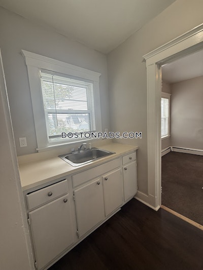 Lynn 1 bedroom 1 baths in LYNN - $1,700 No Fee