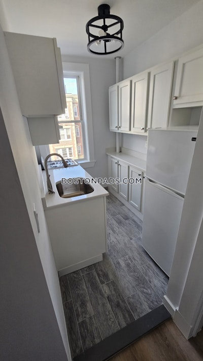 Allston 1 Bed 1 Bath Boston - $2,400 No Fee