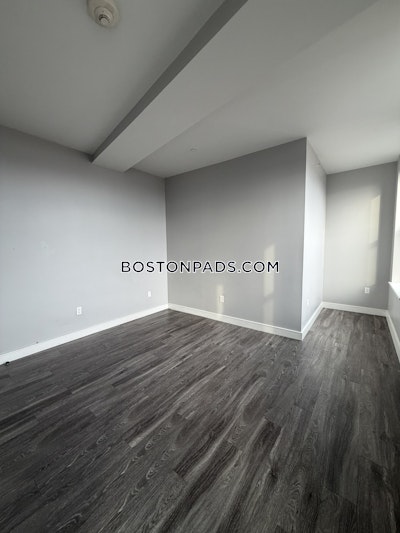 Lynn 2 Beds 2 Baths - $2,750 No Fee