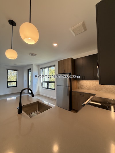 West Roxbury 2 bedroom 2 baths in BOSTON Boston - $4,200 No Fee